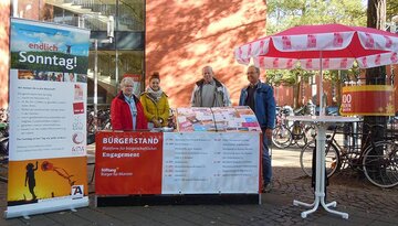 Informieren und diskutieren – der KAB-Stadtverband Münster warb am vergangenen Samstag, 8. Oktober 2016, mit einem Infostand für "JA"-Stimmen beim Bürgerentscheid im November.